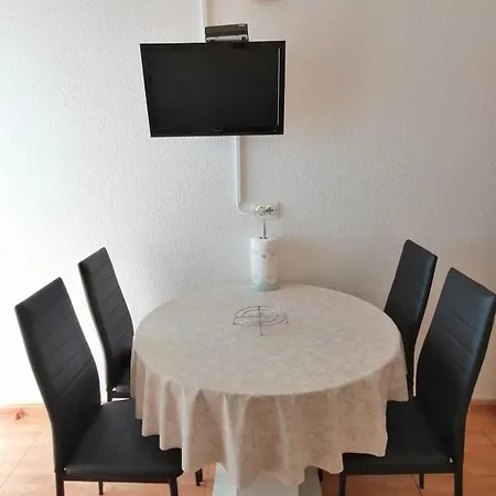 Adrian Apartament *